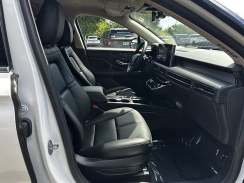 Certified 2024 Lincoln Corsair AWD image 33