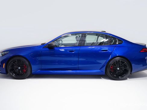 Used 2025 BMW M5 w/ Carbon Package AWD/4WD image 5