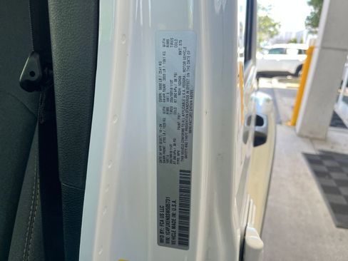 Used 2025 Jeep Wrangler Sahara image 29