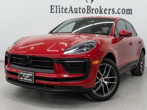 Used 2024 Porsche Macan w/ Premium Plus Package image 41