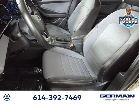 Certified 2025 Volkswagen Jetta SE w/ Sunroof Package FWD image 15