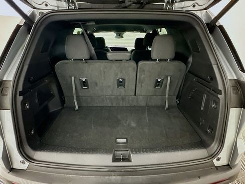 Used 2025 Chevrolet Traverse LT image 31