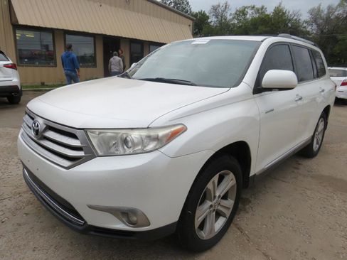 Used 2013 Toyota Highlander Limited image 9