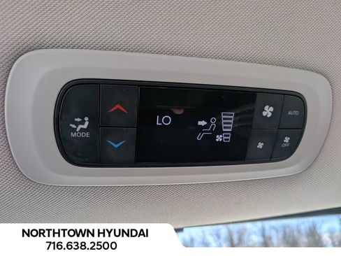 Used 2024 Chrysler Pacifica Touring-L image 36