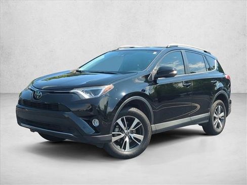 Used 2018 Toyota RAV4 XLE FWD image 1