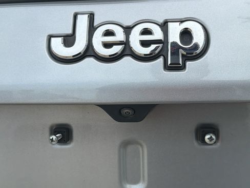 Used 2024 Jeep Compass Latitude AWD/4WD image 16