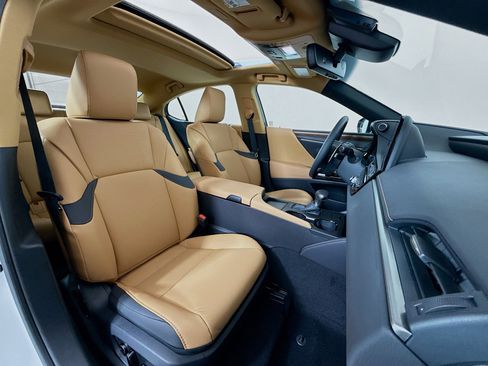 Used 2025 Lexus ES 300h w/ Premium Package FWD image 26