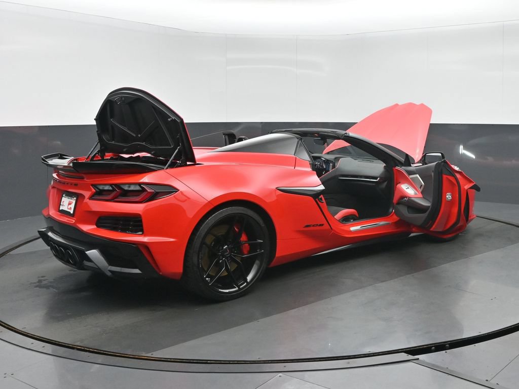 Used 2025 Chevrolet Corvette Z06 RWD image 34