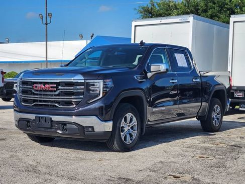 Certified 2025 GMC Sierra 1500 SLT RWD image 3