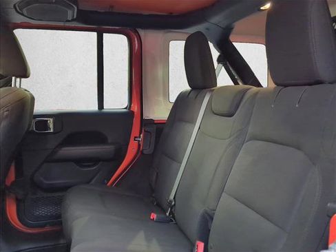 Used 2018 Jeep Wrangler Unlimited Sahara image 17