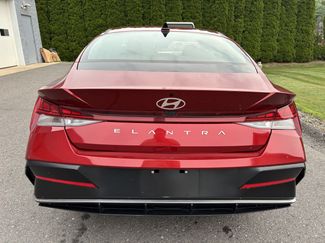 Used 2025 Hyundai Elantra SEL FWD video 4