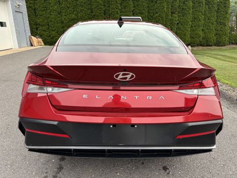 Used 2025 Hyundai Elantra SEL FWD image 4