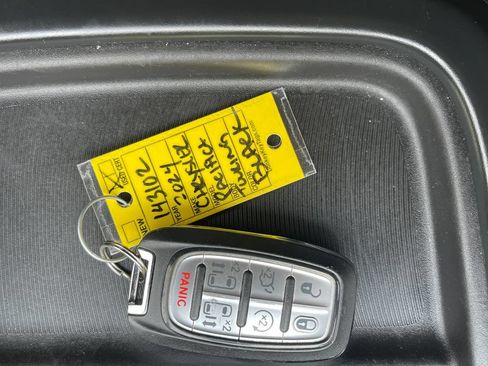Used 2024 Chrysler Pacifica Touring FWD image 35