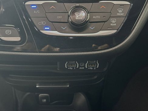 Used 2025 Chrysler Pacifica Select FWD image 23