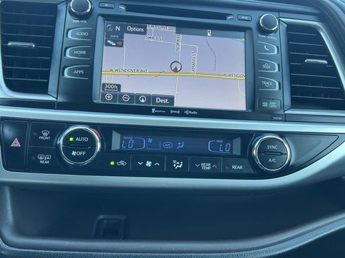 Used 2019 Toyota Highlander XLE image 9