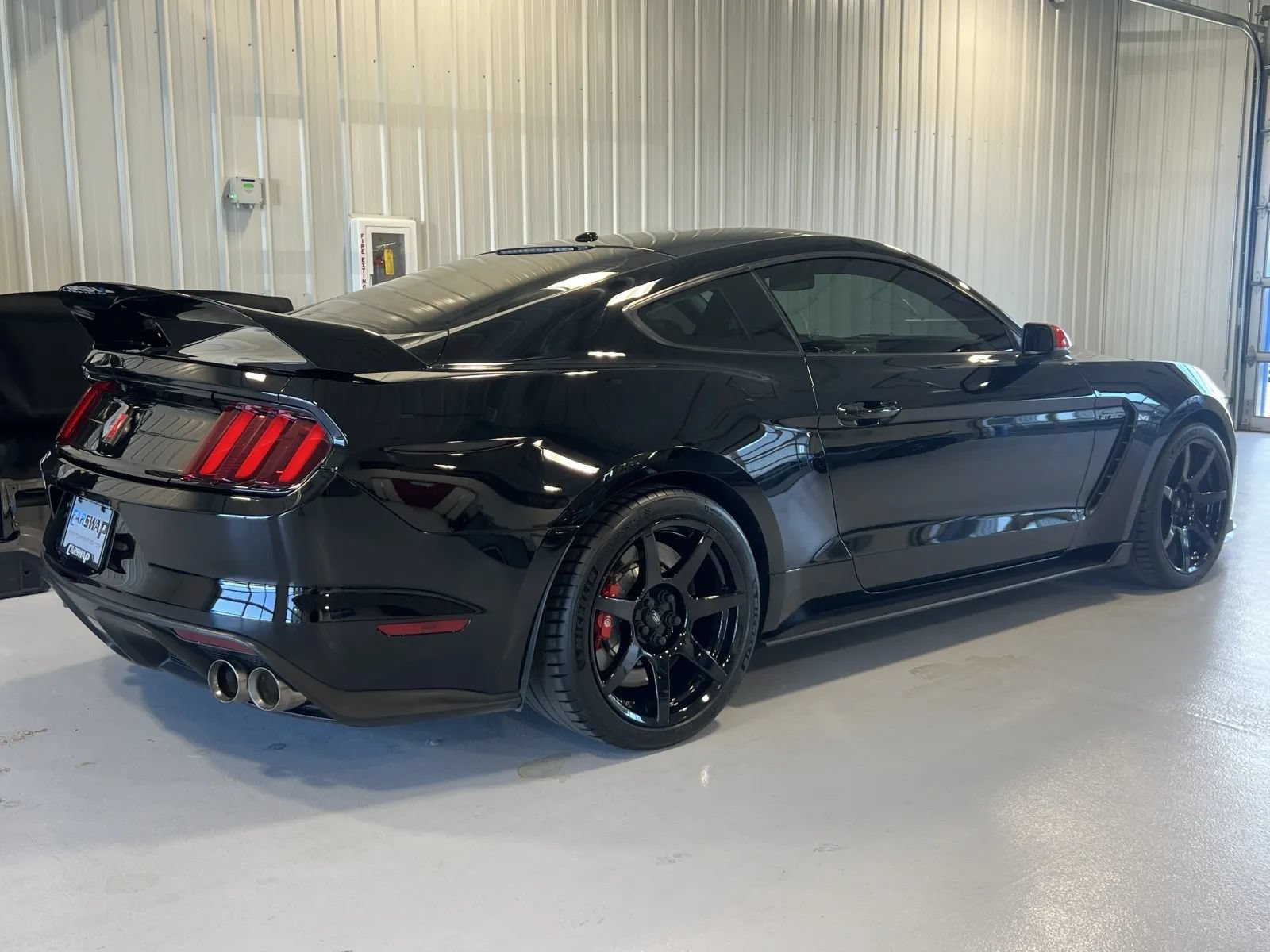 Used 2019 Ford Mustang Shelby GT350R w/ GT350R Equipment Group 920A RWD image 3