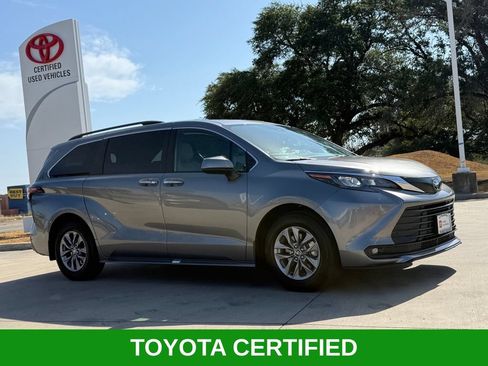 Certified 2026 Toyota Sienna XLE FWD image 5