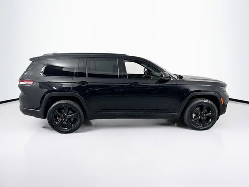 Used 2023 Jeep Grand Cherokee L Laredo image 4