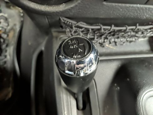 Used 2012 Jeep Wrangler Unlimited Sahara image 14