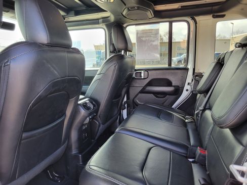 Used 2022 Jeep Wrangler Unlimited Sahara w/ Cold Weather Group image 18