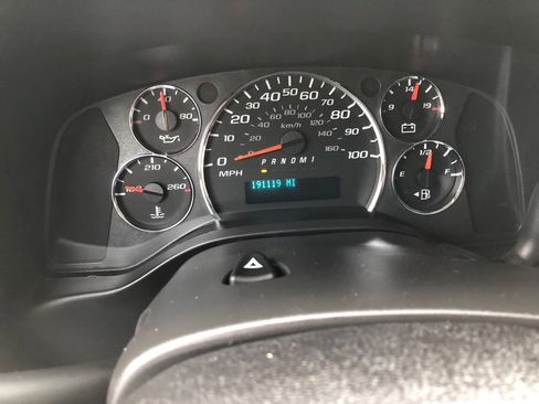 Used 2016 GMC Savana 3500 image 32