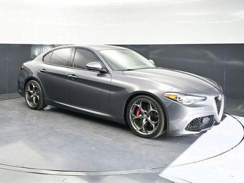 Used 2017 Alfa Romeo Giulia Ti w/ TI 19" Sport Package RWD image 3