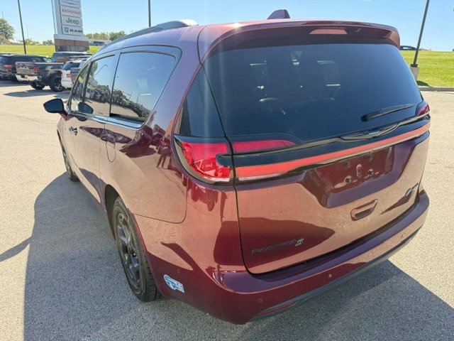 Used 2021 Chrysler Pacifica Limited w/ Uconnect Theater Family Group FWD image 10