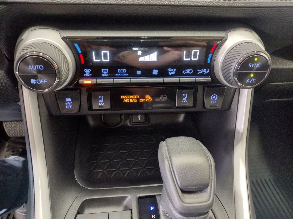Used 2022 Toyota RAV4 XLE w/ XLE Grade Weather Package AWD/4WD image 26