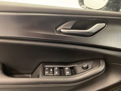 New 2025 Jeep Grand Cherokee Altitude image 19