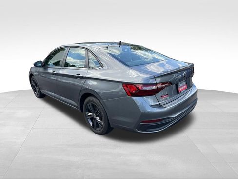 Used 2024 Volkswagen Jetta SE FWD image 6