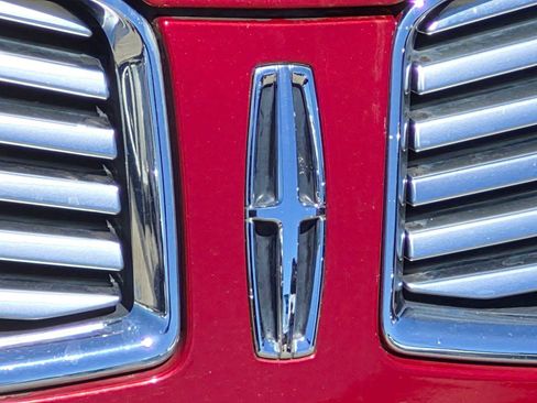 Used 2016 Lincoln MKZ w/ Equipment Group 200A Select FWD image 11