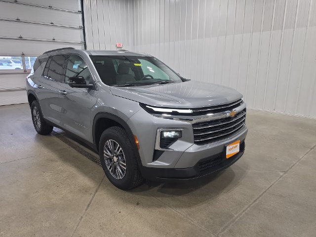 Used 2026 Chevrolet Traverse LT w/ Driver Confidence Package AWD/4WD image 2
