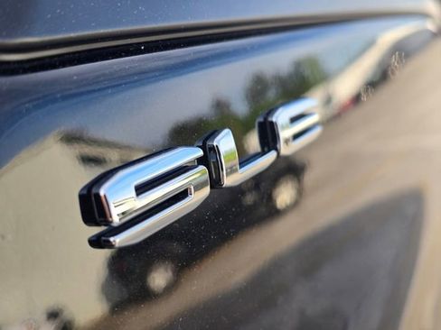Used 2023 GMC Terrain SLE w/ Driver Convenience Package FWD image 10