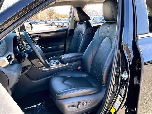 Used 2023 Toyota Highlander Platinum image 8