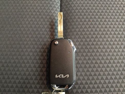 Used 2025 Kia Soul LX w/ LX Technology Package image 32