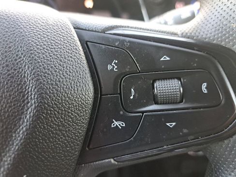 Used 2025 Chevrolet Trax LT image 13