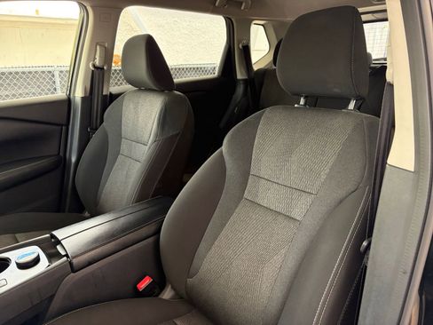 Used 2025 Nissan Rogue SV AWD/4WD image 37
