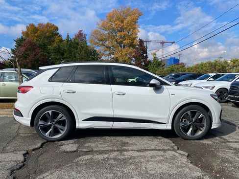 Used 2024 Audi Q4 e-tron Premium w/ Convenience Package image 2