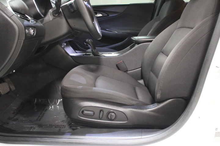 Used 2020 Chevrolet Malibu LT FWD image 17