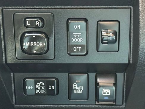 Used 2016 Toyota Tundra SR5 w/ TRD Off Road Package image 19