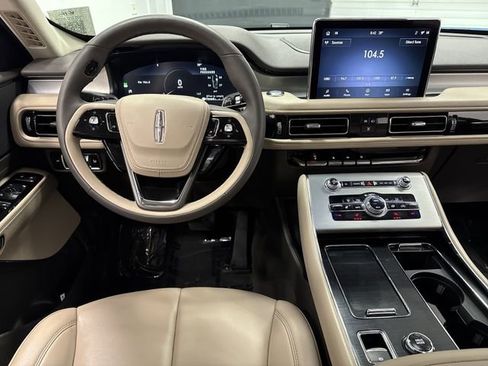 Used 2023 Lincoln Aviator AWD w/ Premium Package image 5