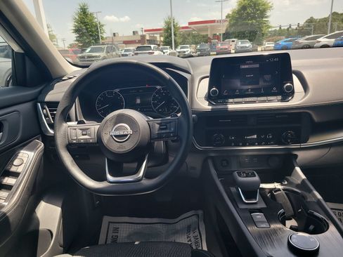 Used 2024 Nissan Rogue SV AWD/4WD image 25