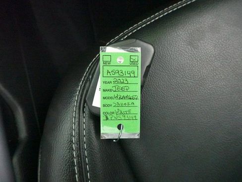 Used 2023 Jeep Wrangler Unlimited Sahara image 32