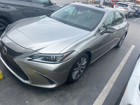 Used 2019 Lexus ES 350 Luxury w/ Premium Package image 3