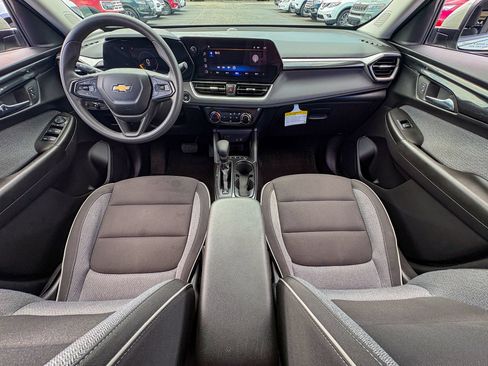 Used 2026 Chevrolet TrailBlazer LT FWD image 2