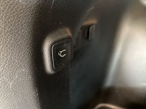 Used 2021 Jeep Cherokee Latitude Lux w/ Comfort/Convenience Group image 29