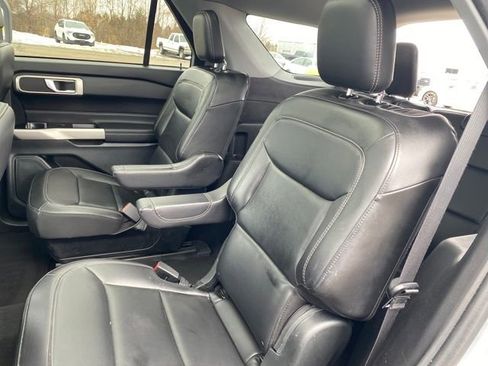 Used 2023 Ford Explorer XLT image 18