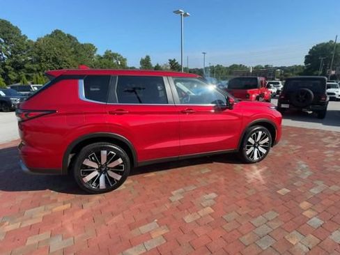 Used 2025 Mitsubishi Outlander SE FWD image 3
