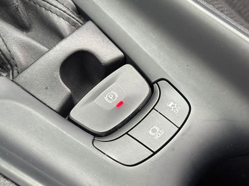 Used 2019 Toyota C-HR XLE image 20