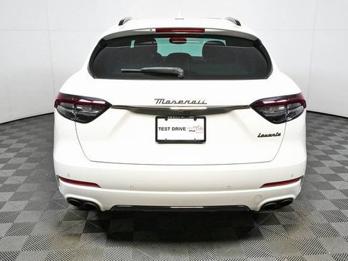 Used 2022 Maserati Levante GT AWD/4WD image 32